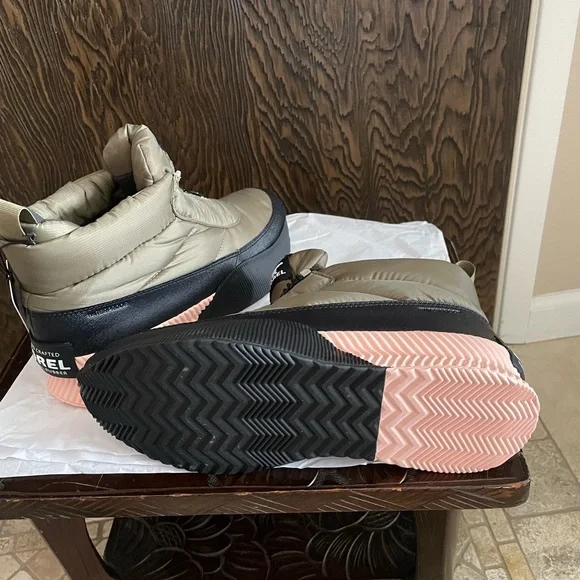 Sorel Khaki and Black Insulated Footwear - Picture 2 of 7